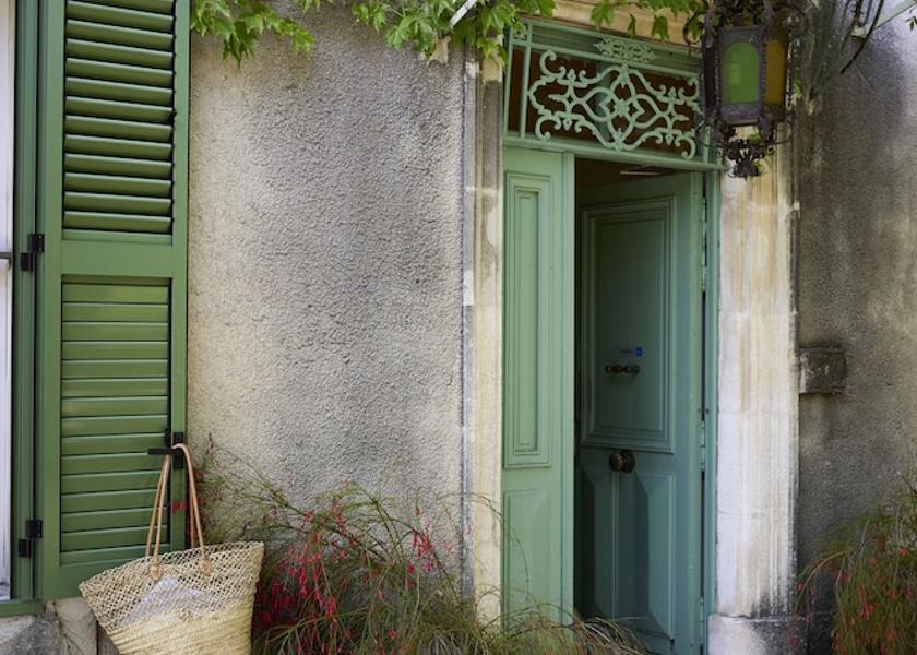 Provence - Alpes - Cote d'Azur Graveson Facade