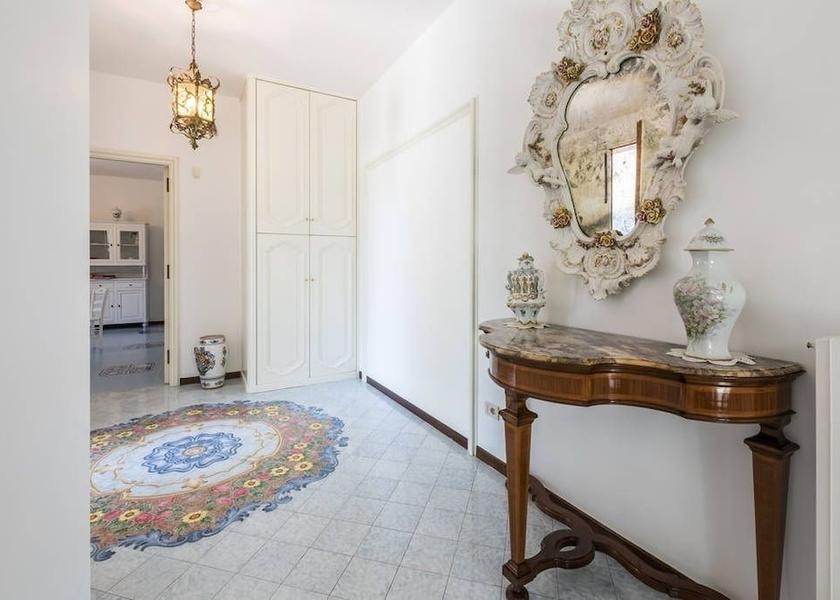 Puglia Trani Interior Entrance