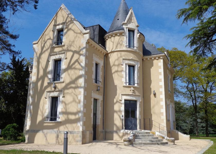 Nouvelle-Aquitaine Parthenay Facade