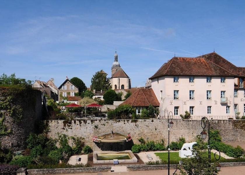 Bourgogne-Franche-Comte Saulieu Facade