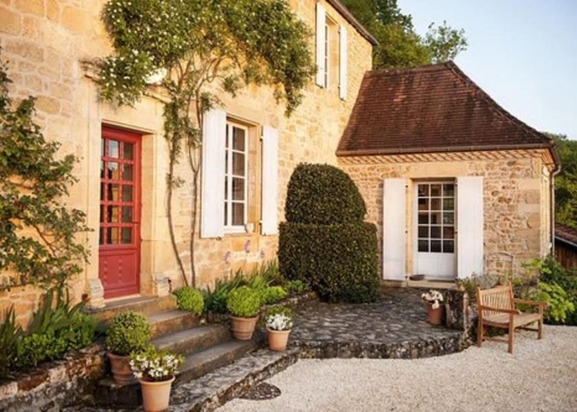 Nouvelle-Aquitaine Vitrac Facade