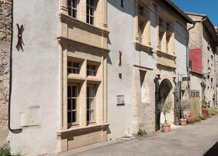 Provence - Alpes - Cote d'Azur Cucuron Exterior Detail
