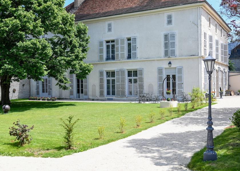 Grand Est Bar-sur-Aube Exterior Detail