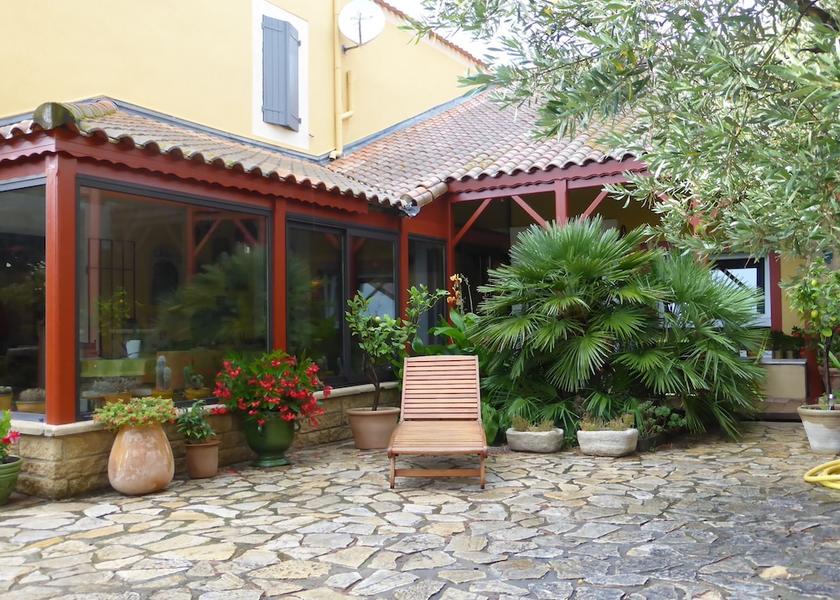 Occitanie Vinassan Courtyard