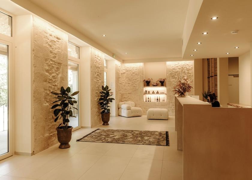 Occitanie Remoulins Reception