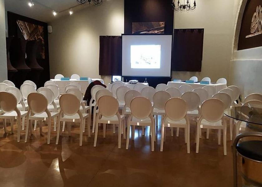 Occitanie Saint-Gilles Meeting Room
