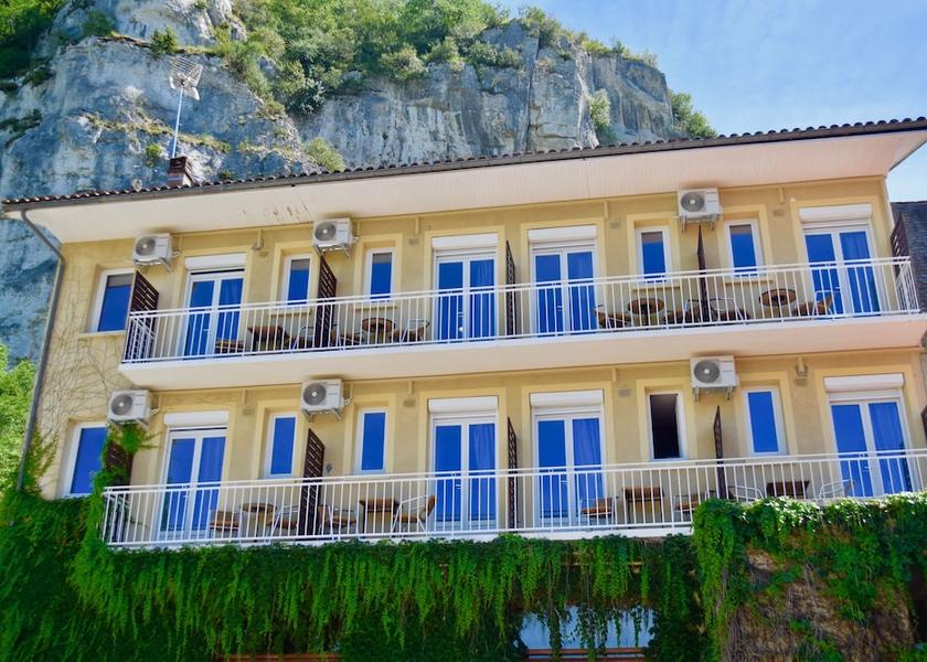 Occitanie Lacave Facade