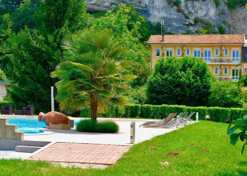 Occitanie Lacave Exterior Detail