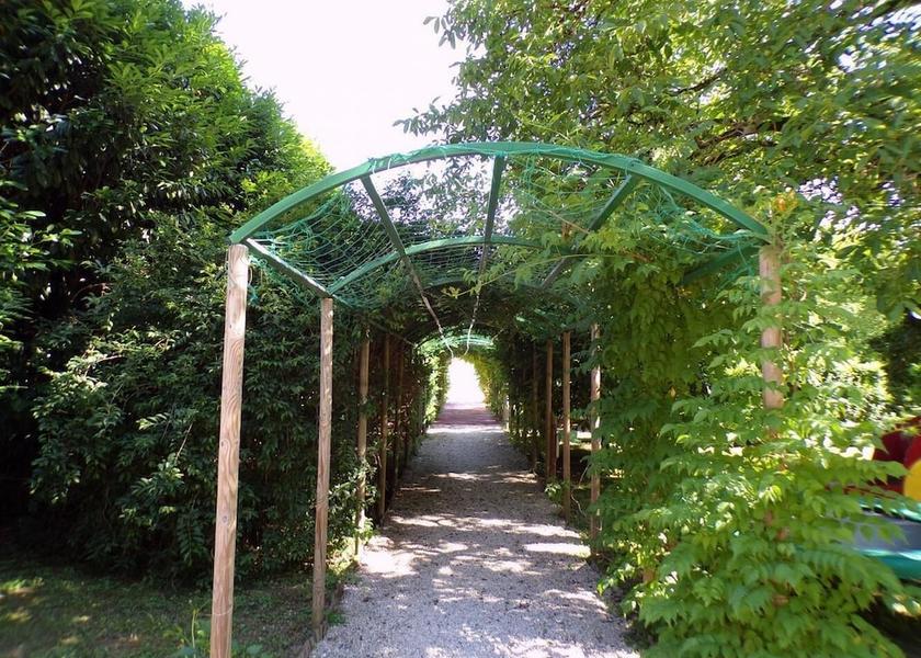 Occitanie Lacave Exterior Detail