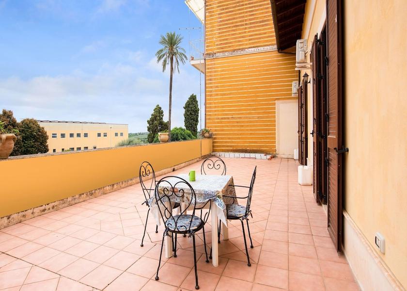 Sicily Floridia Balcony