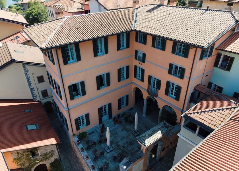Lombardy Lezzeno Facade