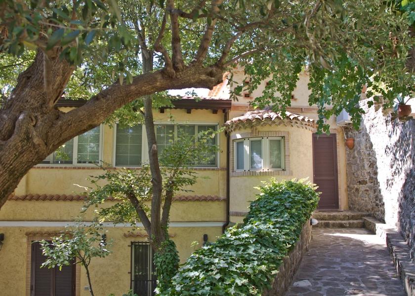 Campania Torchiara Exterior Detail
