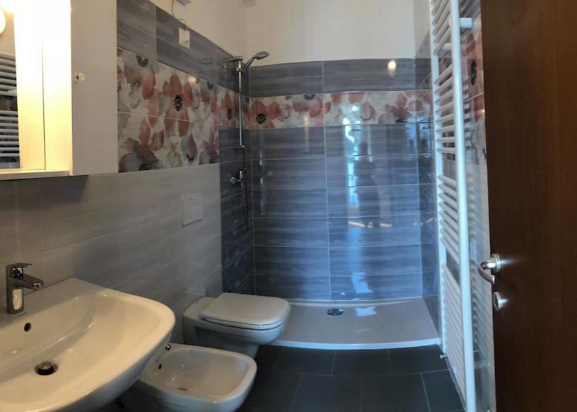 Lombardy Domaso Bathroom