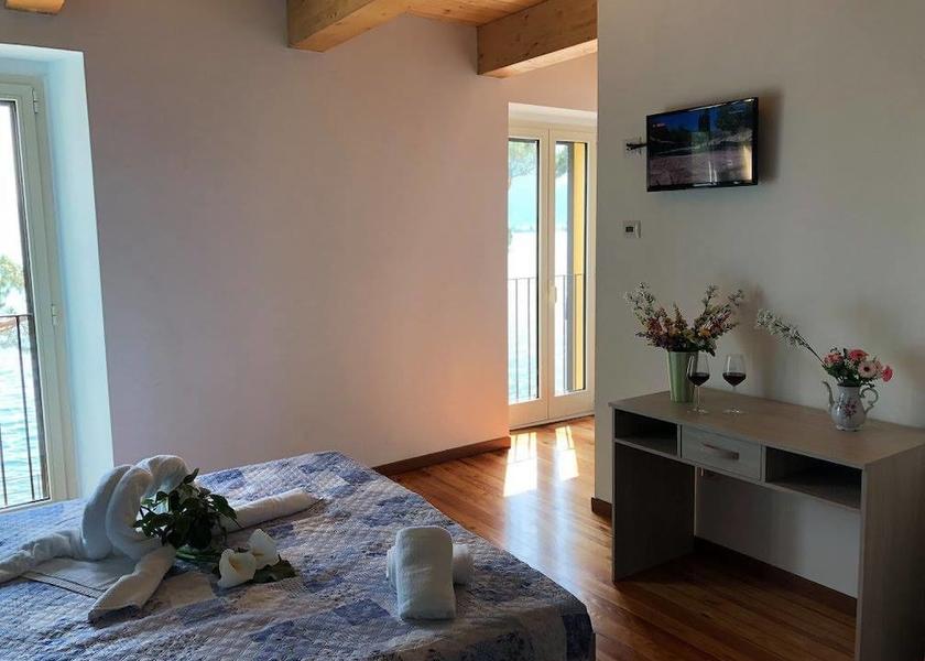 Lombardy Domaso Room