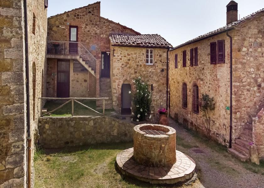 Tuscany Monticiano Exterior Detail