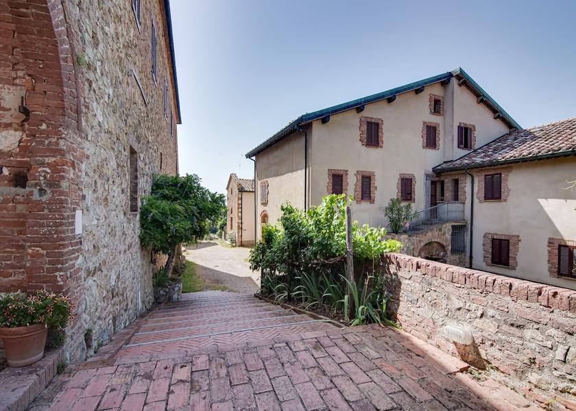 Tuscany Monticiano Exterior Detail