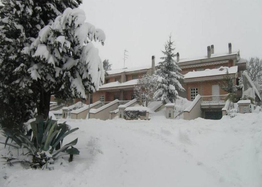 Marche Montecassiano Facade