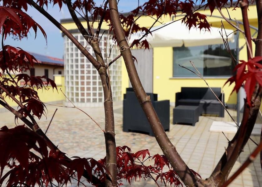 Lombardy Magenta Exterior Detail