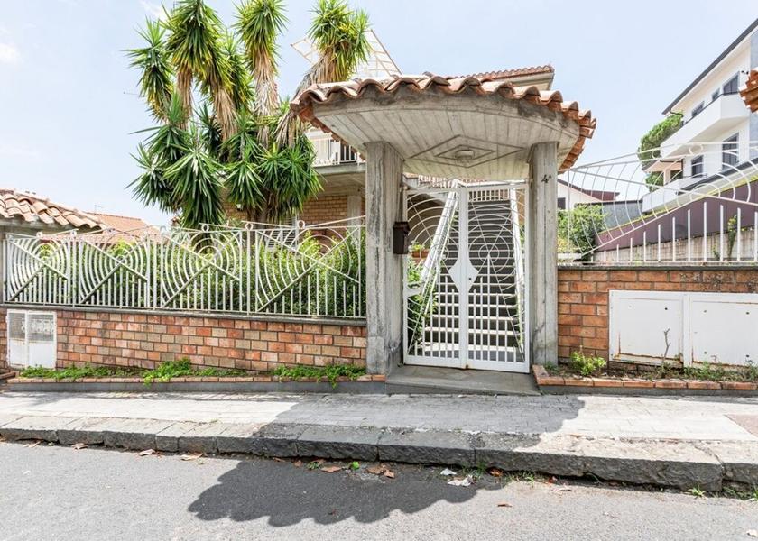 Sicily Trecastagni Entrance