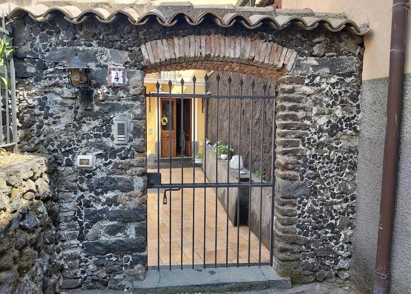 Sicily Trecastagni Exterior Detail