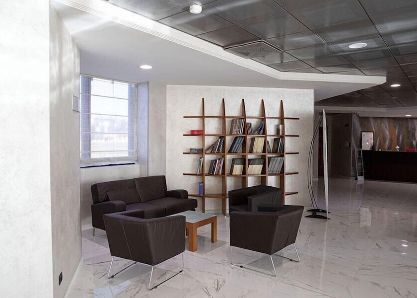 Piedmont Castagnito Lobby