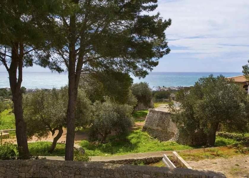 Puglia Salve Property Grounds
