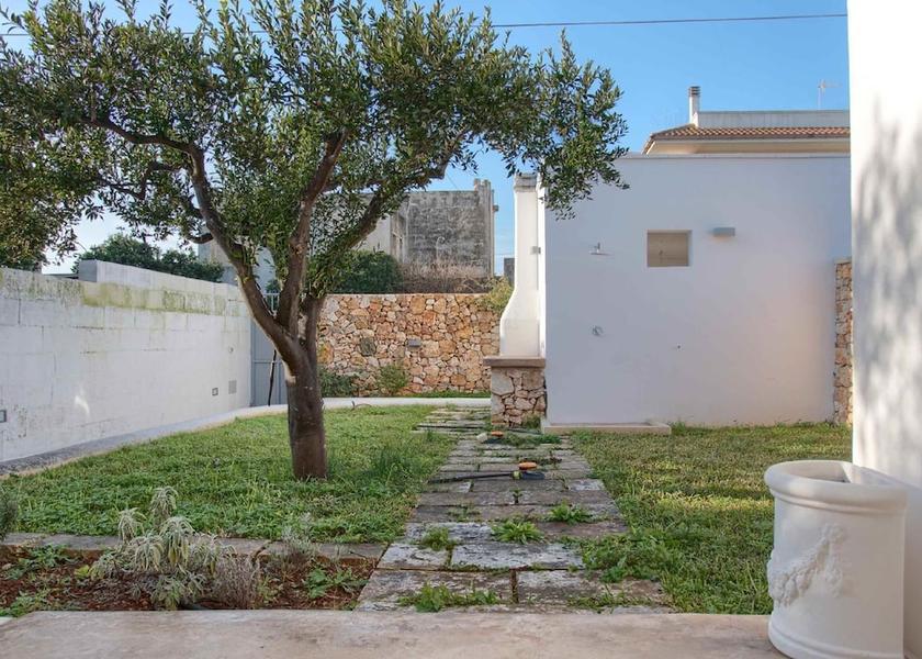 Puglia Salve Property Grounds