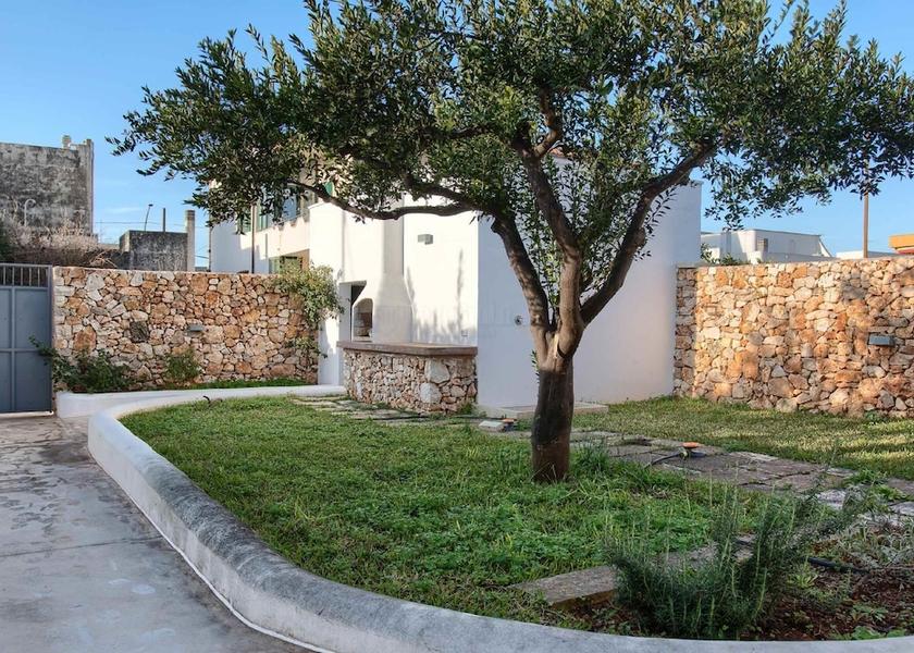 Puglia Salve Property Grounds
