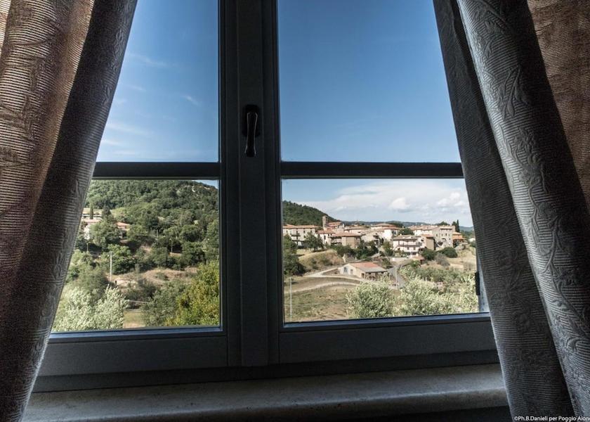 Tuscany Semproniano Interior Entrance