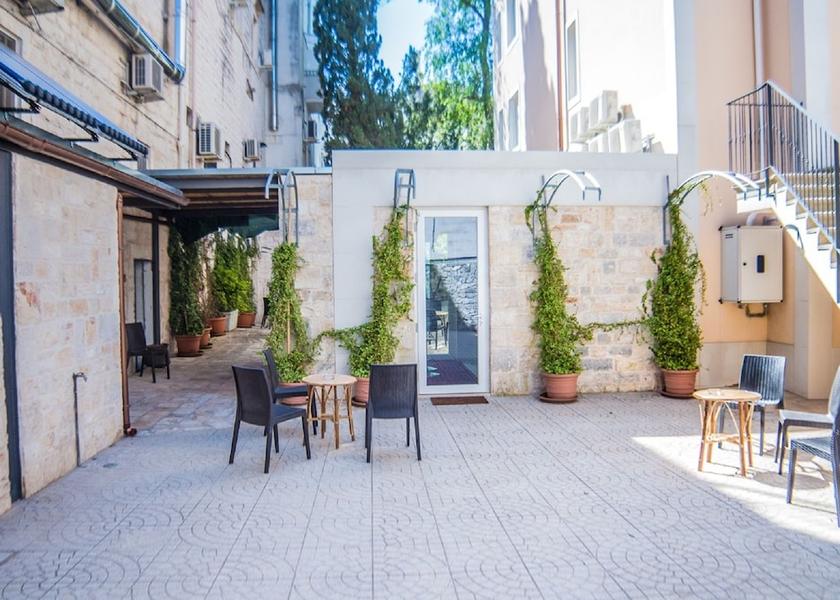 Puglia Locorotondo Courtyard