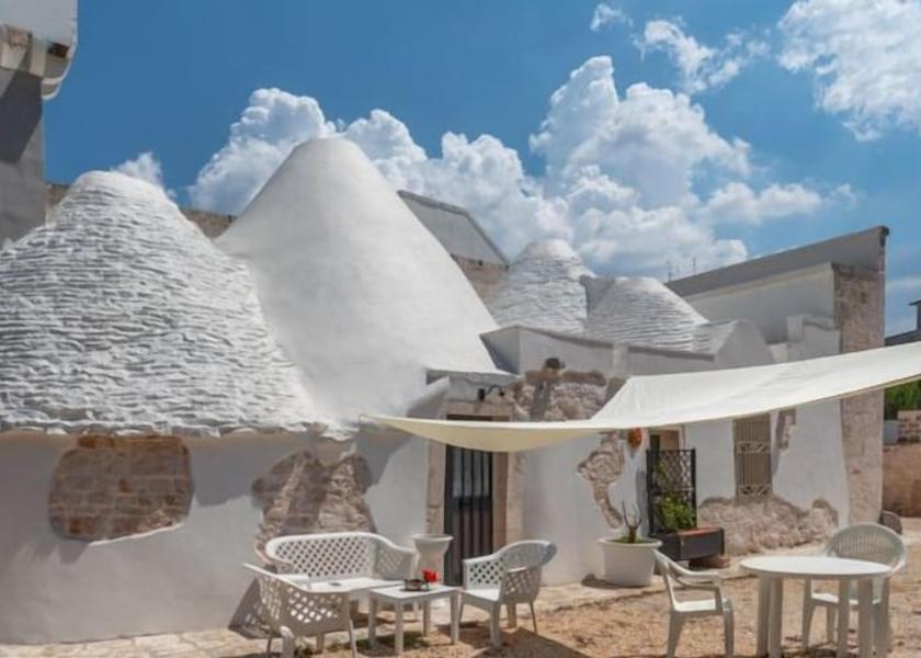 Puglia Locorotondo Exterior Detail