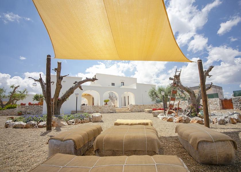 Puglia Locorotondo Courtyard