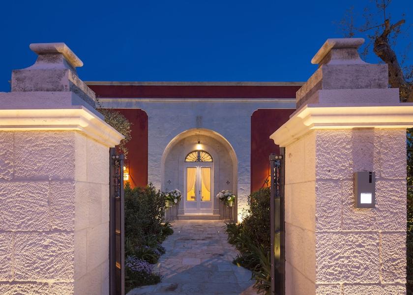 Puglia Locorotondo Facade