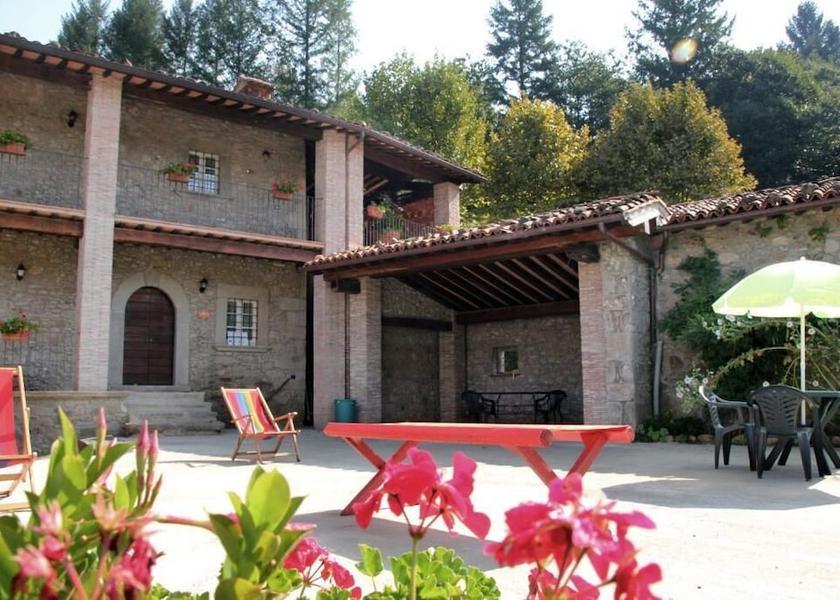 Tuscany Pieve Fosciana Exterior Detail