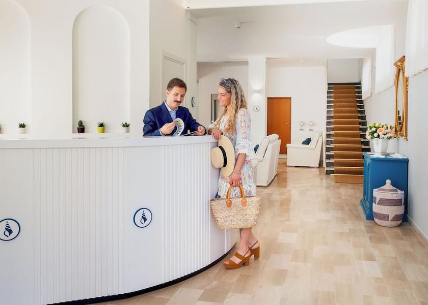 Liguria Laigueglia Reception