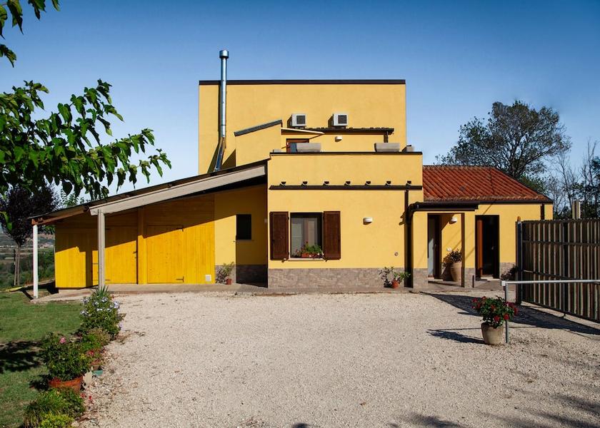 Marche Gradara Parking