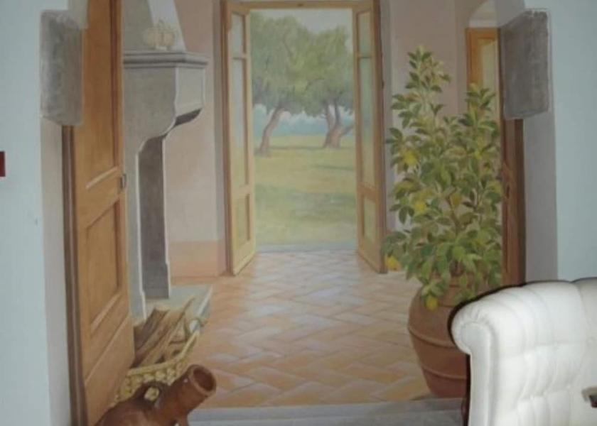 Tuscany Poppi Interior Entrance