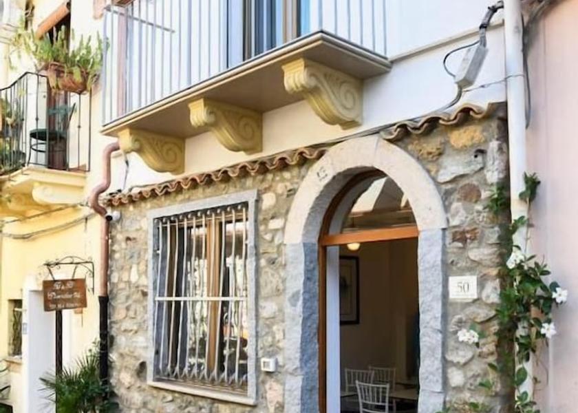 Calabria Scilla Facade