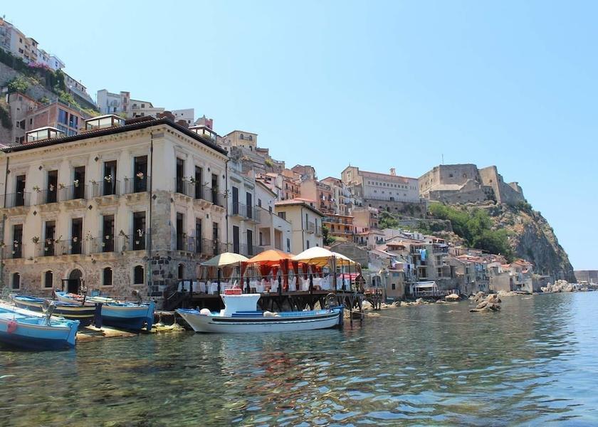 Calabria Scilla Facade