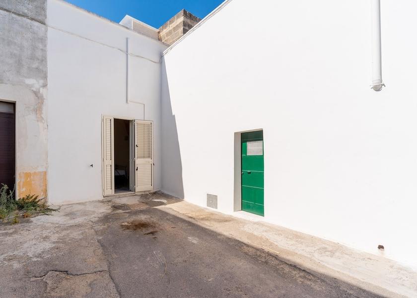 Puglia Veglie Exterior Detail