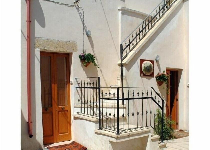 Puglia Veglie Exterior Detail