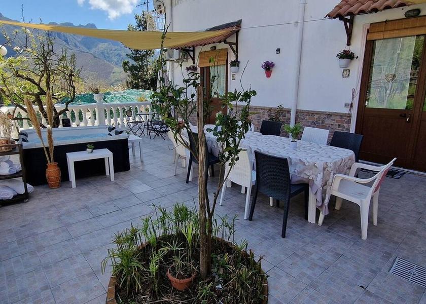 Campania Tramonti Outdoor Dining