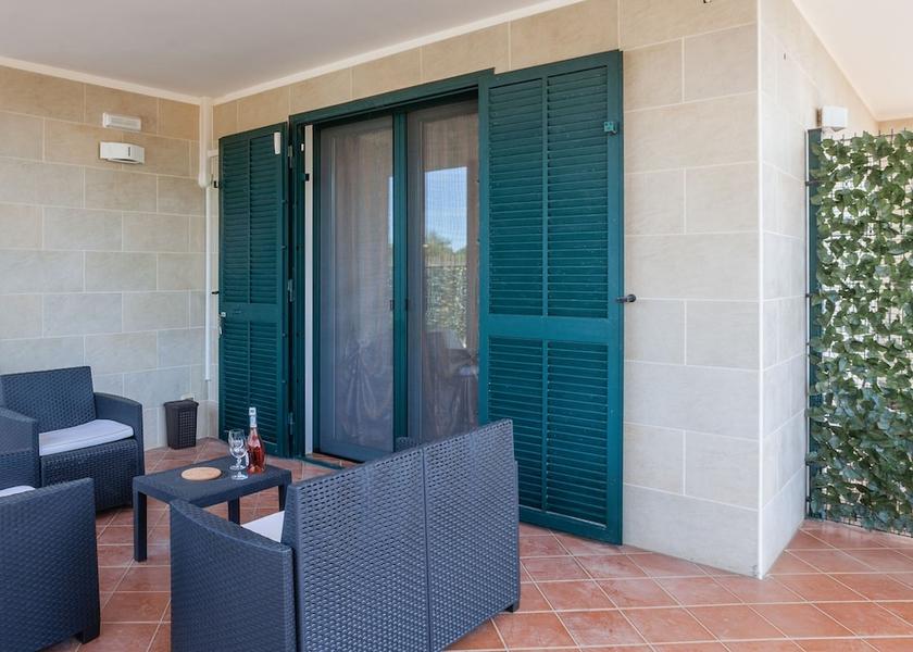 Puglia Valenzano Exterior Detail