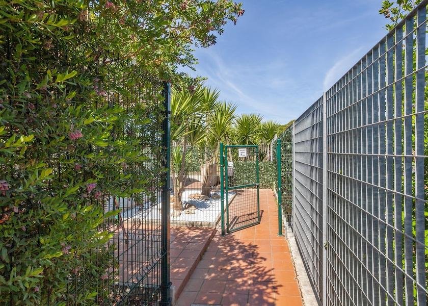 Puglia Valenzano Exterior Detail