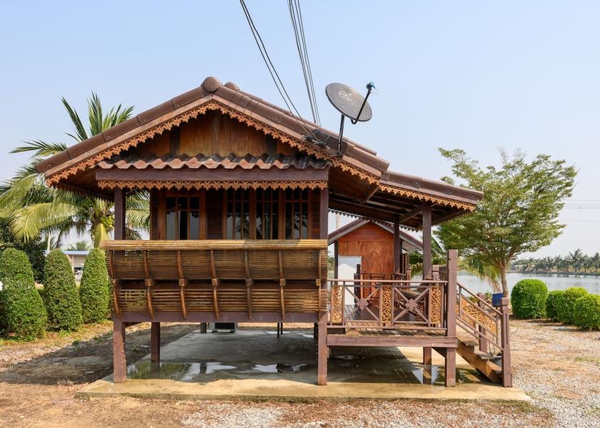 Nakhon Pathom Nakhon Chai Si Exterior Detail