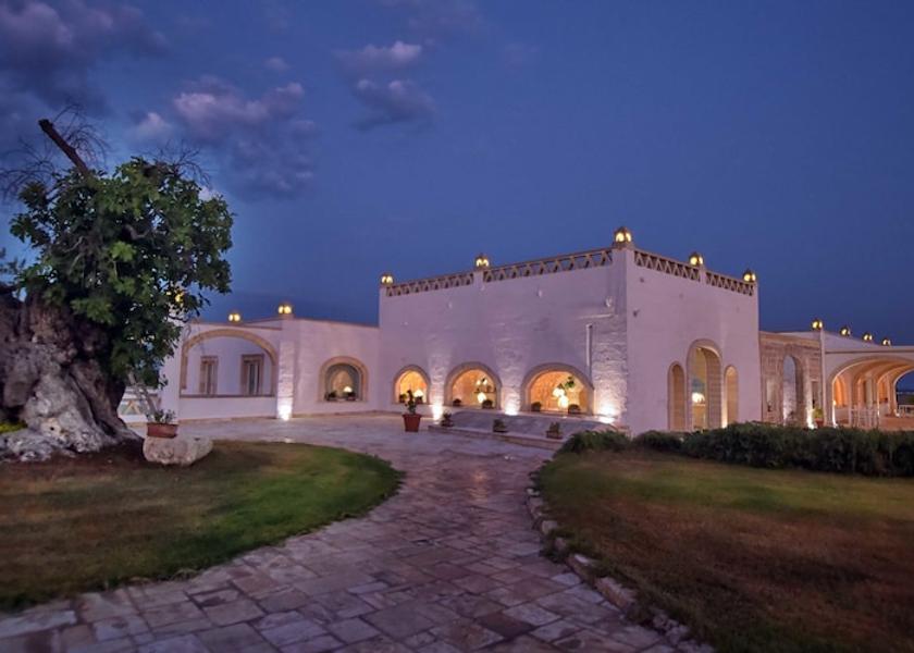 Puglia Lizzano Facade