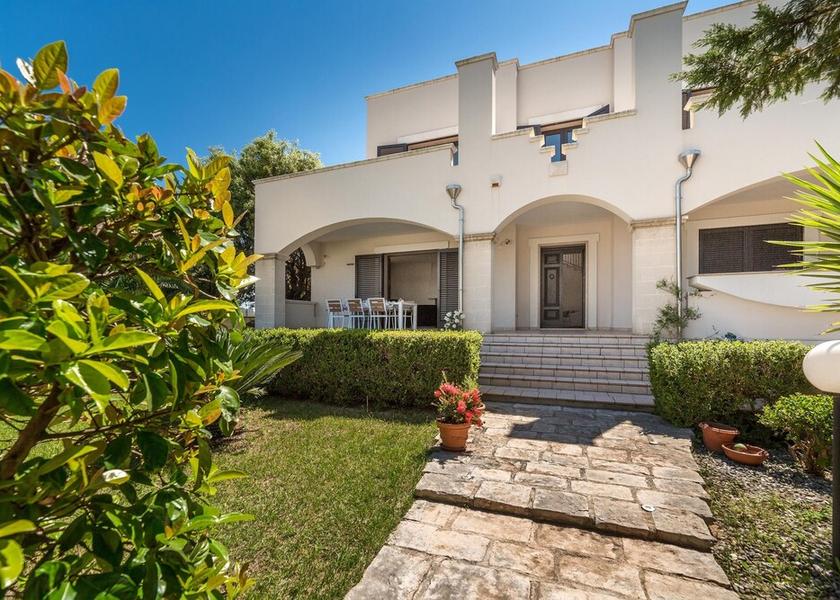 Puglia Maruggio Exterior Detail
