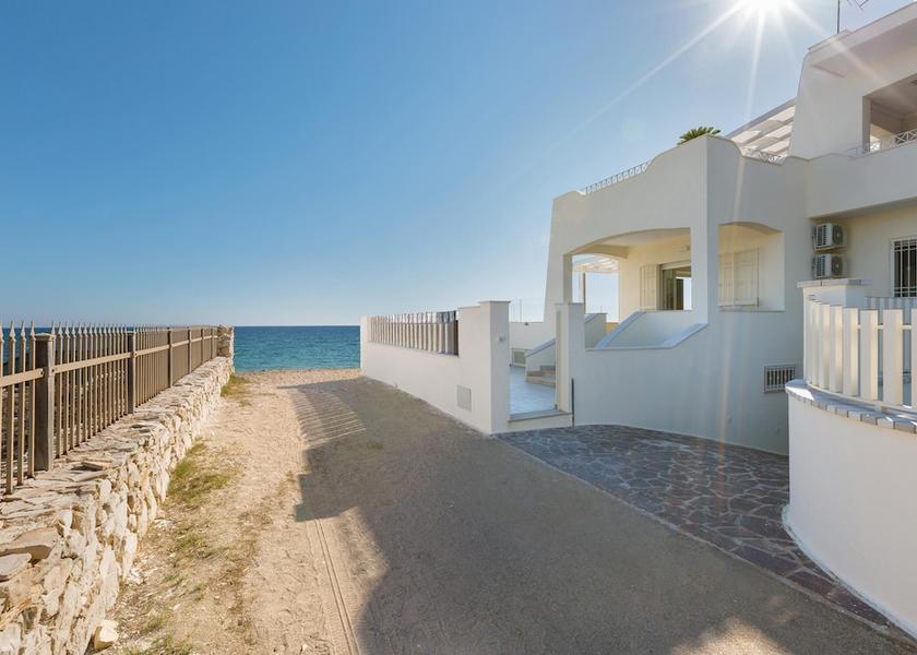 Puglia Maruggio Entrance