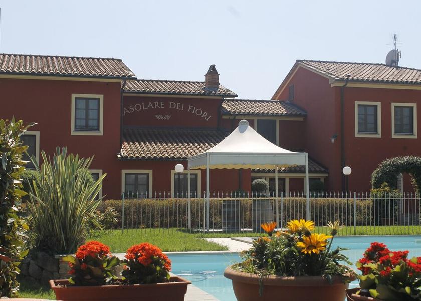Tuscany Montecarlo Exterior Detail