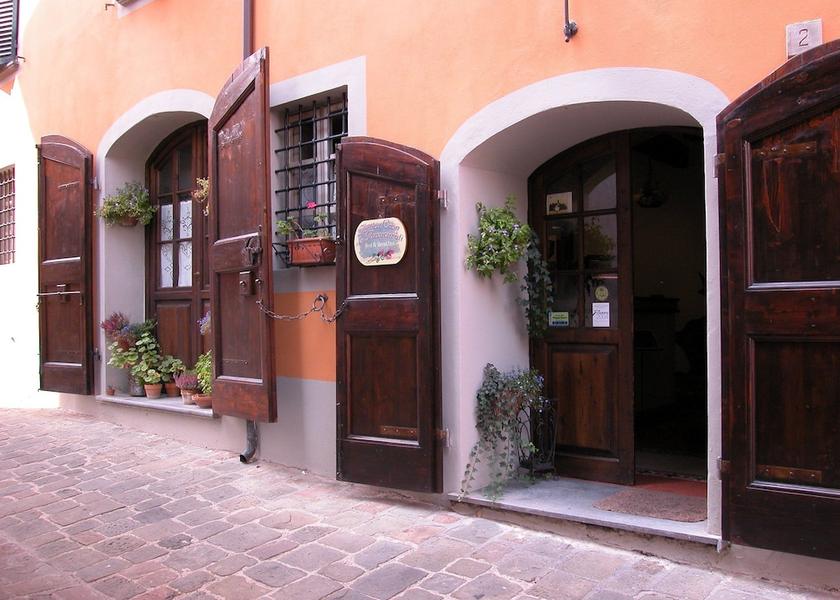 Tuscany Montecarlo Exterior Detail